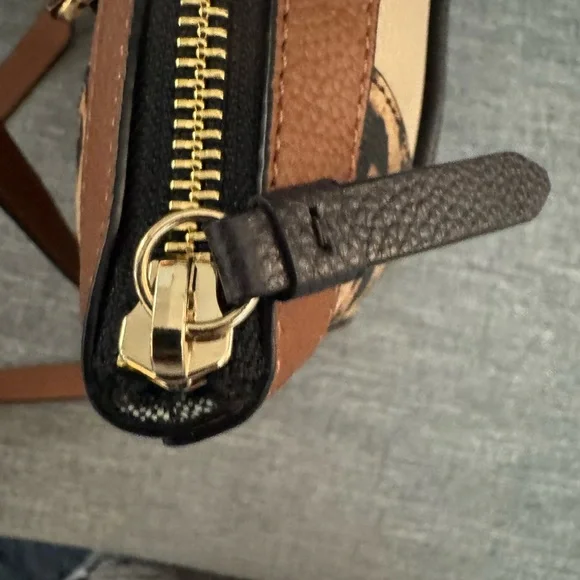 Cole Haan Stylish Leather Black and Tan Tote Bag - Picture 11 of 12